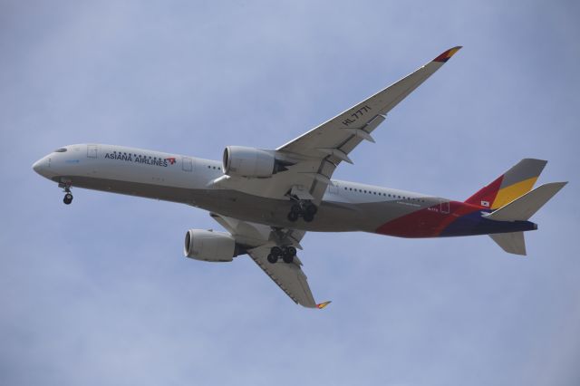 Airbus A350-900 (HL7771)