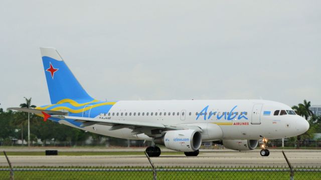 Airbus A319 (P4-AAE)