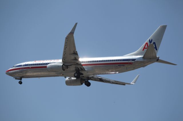 Boeing 737-800 (N802NN)