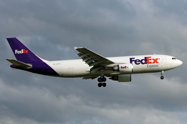 Airbus A300F4-600 (N658FE) - Photo taken 27 Apr 2017, on approach for RWY 24L.