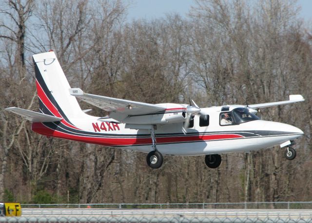 Aero Commander 500 (N4XR) - Landing on runway 14 at the Downtown Shreveport airport.