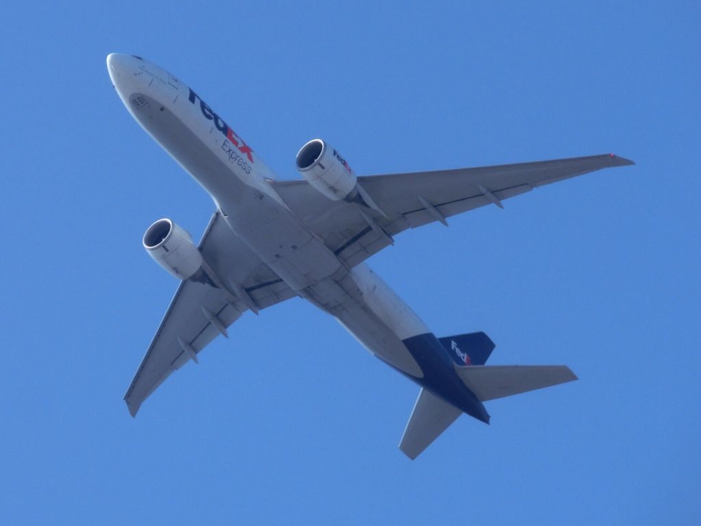 Boeing 777-200 (N868FD)