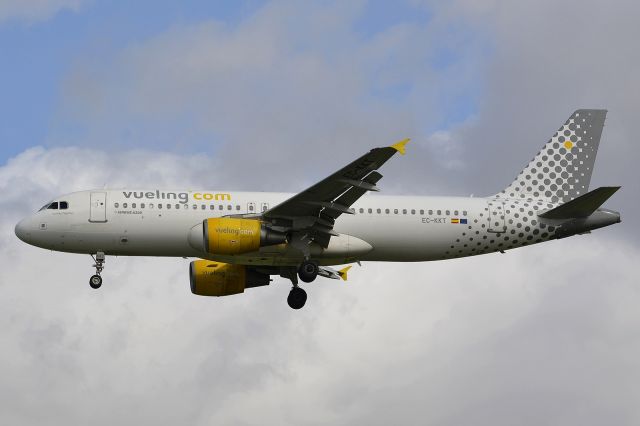 Airbus A320 (EC-KKT)