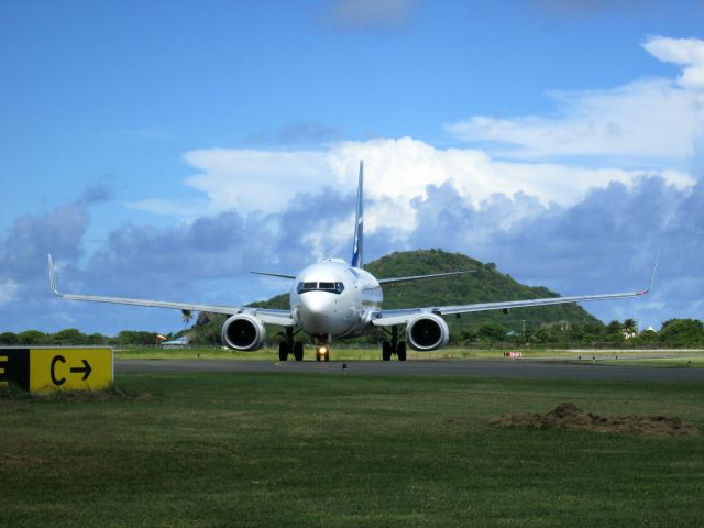 Boeing 737-700 (C-GLWS)