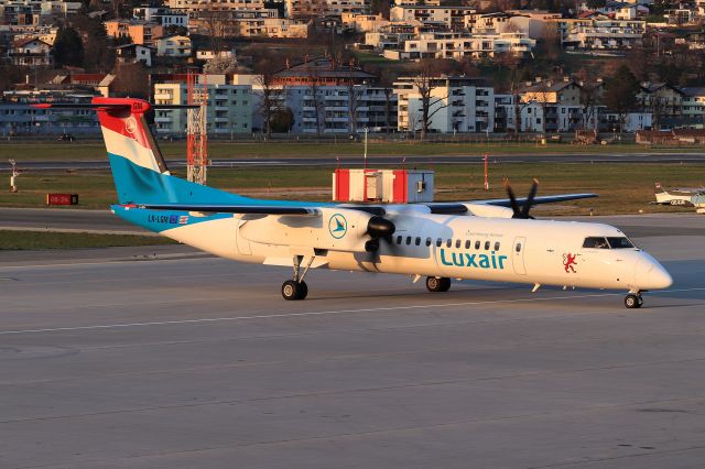 de Havilland Dash 8-400 (LX-LGM)