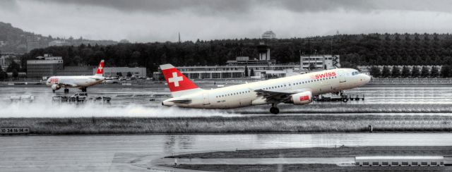 Airbus A320 (HB-IJU)