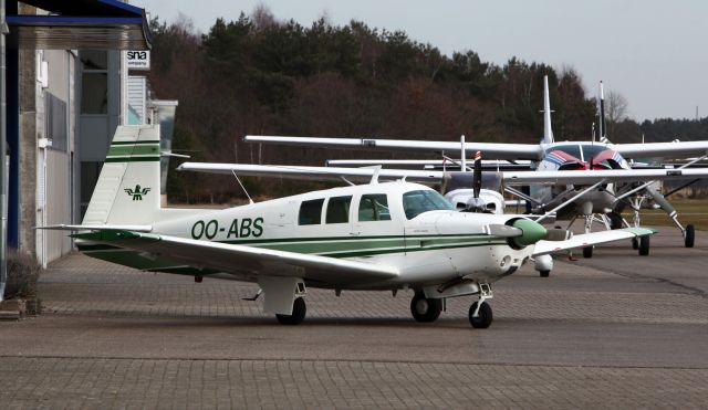 Mooney M-20 (OO-ABS)