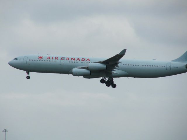 Airbus A340-300 (C-FYLG) - Now a part of history, the A340 in Air Canada colours