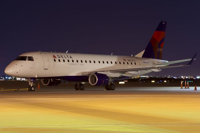 Embraer 170/175 (N623CZ) - Aug. 5, 2011.