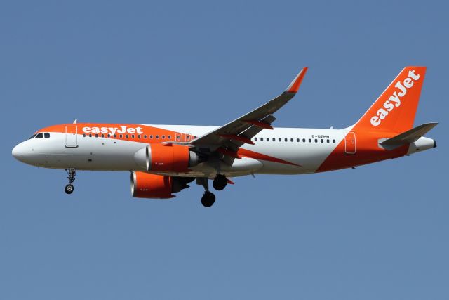 Airbus A320 (G-UZHH) - 22/04/2023:br /Flight from Luton (LTN), England on final to runway 30.