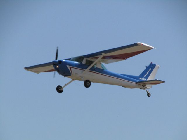 Cessna Commuter (N8153F) - Taking off RWY 26R