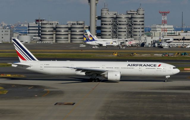 BOEING 777-300 (F-GSQC) - Tokyo-Haneda(HND) 2018/11/02