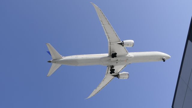 BOEING 787-10 Dreamliner (N12005)