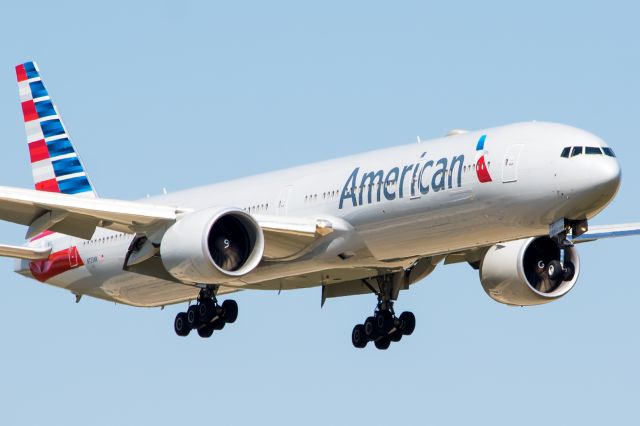 Boeing 777-200 (N723AN) - 09/13/2015 American N723AN B777 KDFW