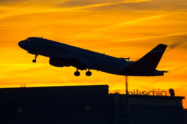 Airbus A320 (EC-LKG)