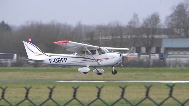 Cessna Skyhawk (F-GBFP) - Atterrissage vers 17h30 à LFPL