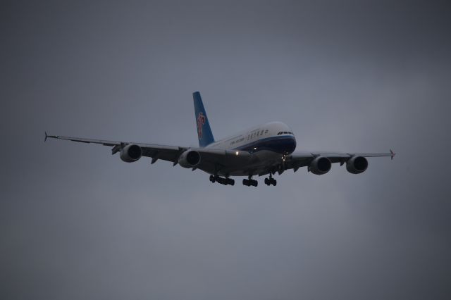 Airbus A380-800 (B-6136)