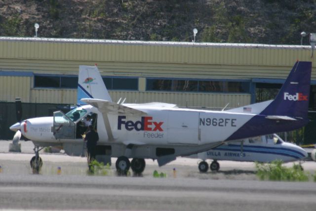 Cessna Caravan (N962FE) - PARK AT TE CARGO RAMP