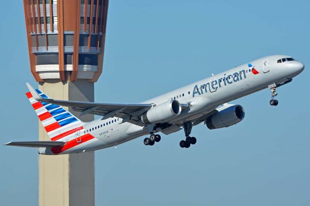 Boeing 757-200 (N939UW) - American Boeing 757-2B7 N939UW at Phoenix Sky Harbor on December 20, 2017.