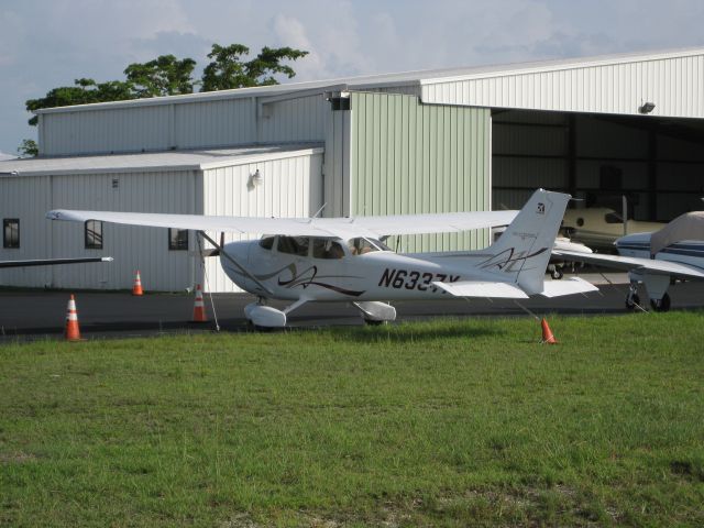 Cessna Skyhawk (N6337X)