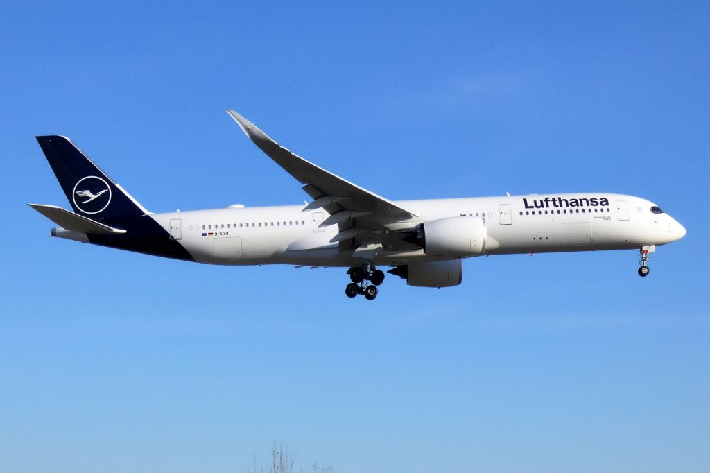 Airbus A350-900 (D-AIXQ)