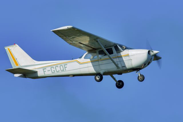 Cessna Skyhawk (piston-single) (C172) Aircraft (page 97) - FlightAware