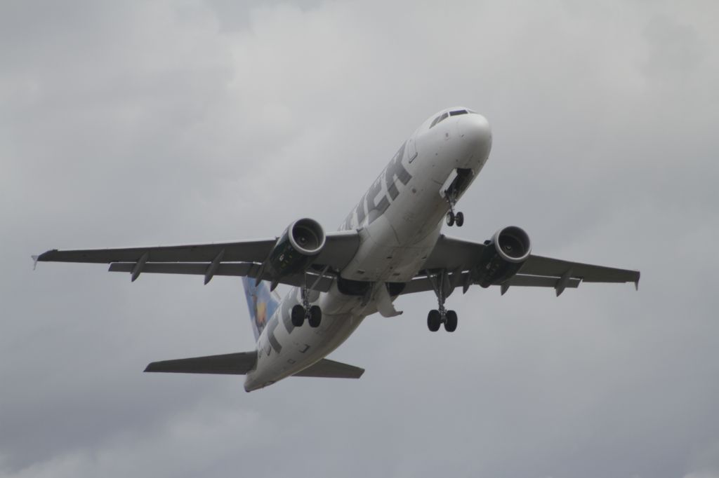 Airbus A320 (N213FR)