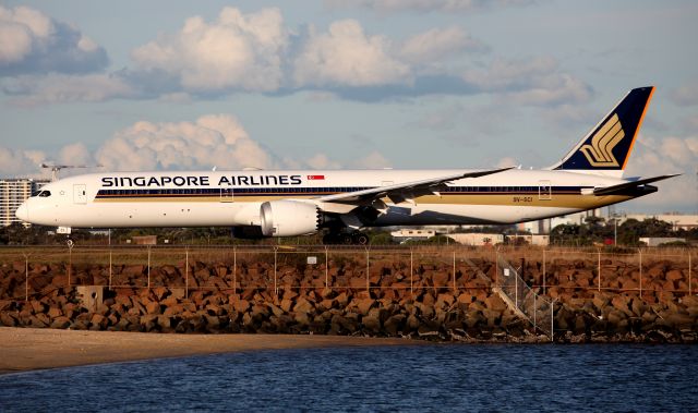 BOEING 787-10 Dreamliner (9V-SCI) - Arriving on Rwy 34L