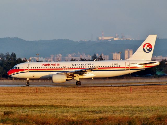 Airbus A320 (B-6261)