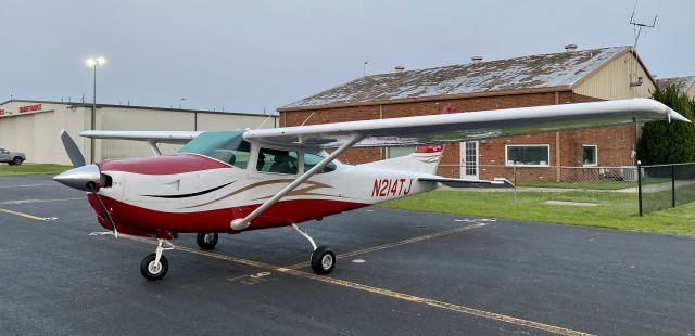 Cessna Skylane (N214TJ)