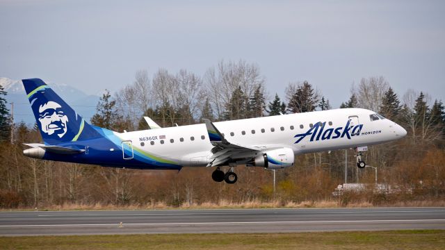 Embraer 175 (N636QX) - QXE2881 from PDX on short final to Rwy 34L on 3.25.19. (ERJ-175LR / msn 17000749).