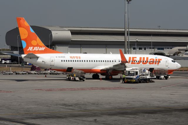 Boeing 737-800 (HL8335) - 19th December, 2019: Parked on the ramp at Manila's Ninoy Aquino International Airport 