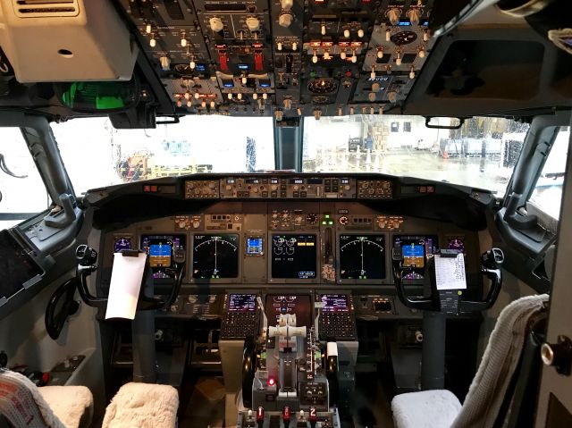 Boeing 737-900 (N806DN)