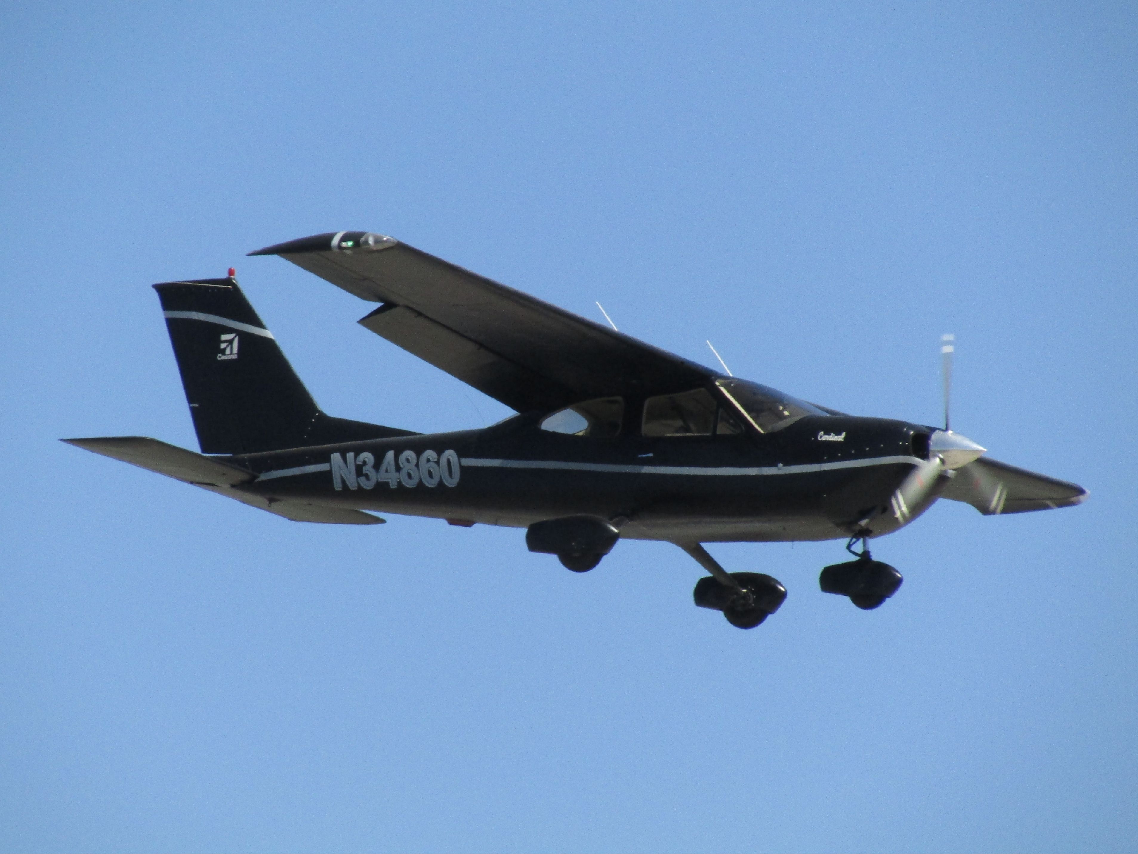 Cessna Cardinal (N34860) - Landing RWY 20R