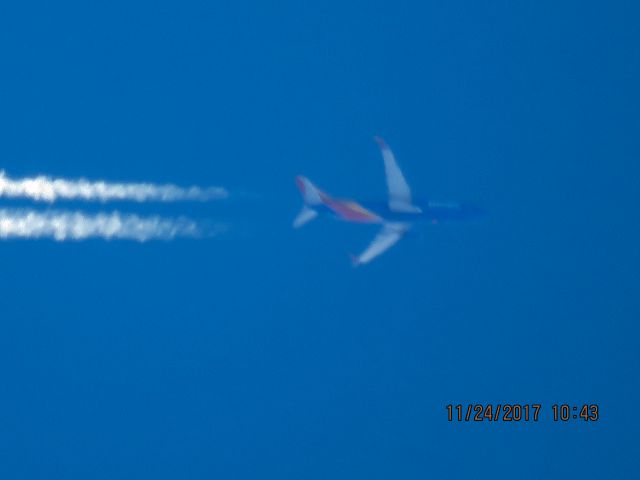 Boeing 737-800 (N8663A)