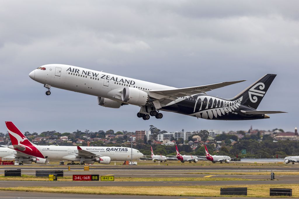 Boeing 787-9 Dreamliner (ZK-NZN) - Air New Zealand (ZK-NZN) Boeing 787-9 Dreamliner departing Sydney Airport.