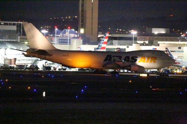 Boeing 747-400 (N445MC)