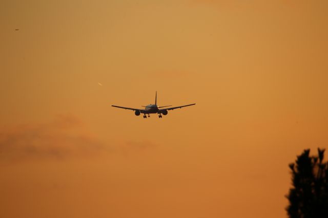 Boeing 777-200 (N78001)