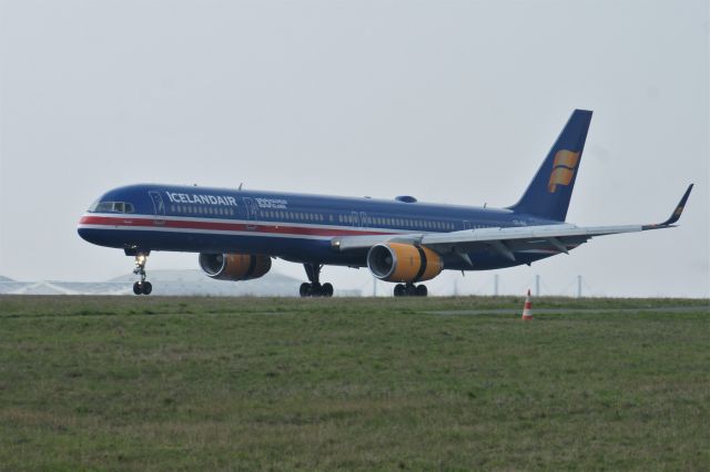 Boeing 757-200 (TF-ISX)