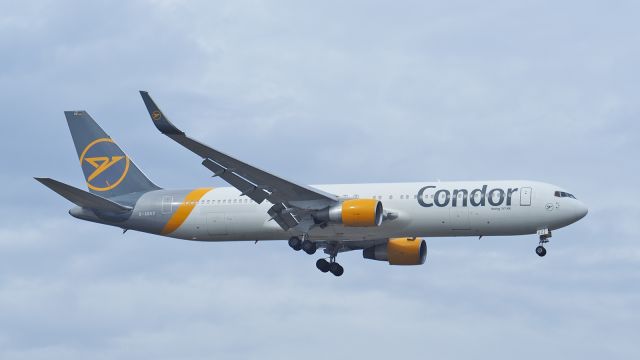 BOEING 767-300 (D-ABUZ) - oeing 767-300(ER), Condor Flugdienst D-ABUZ, rwy 21 YPPH, 18th April 2020.