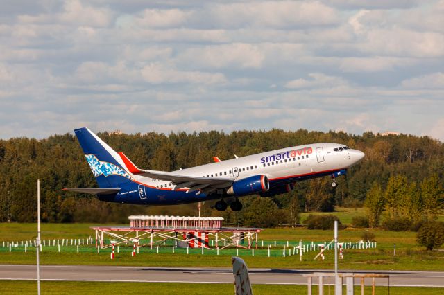 Boeing 737-700 (VP-BYY)