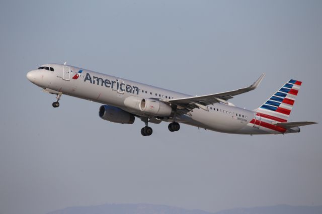 Airbus A321 (N909AM)