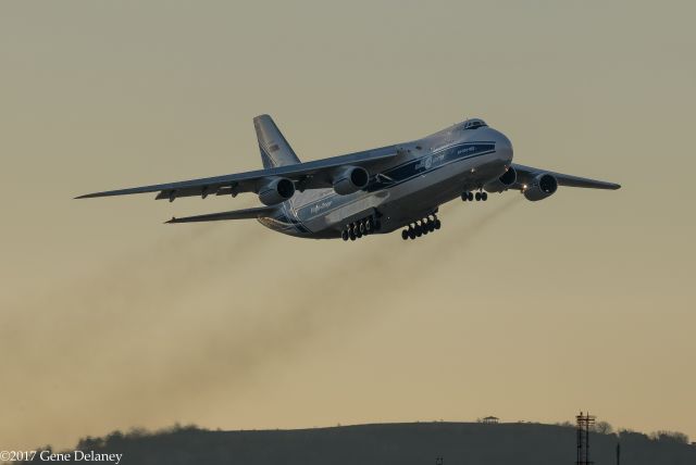 Antonov An-12 (RA-82047)