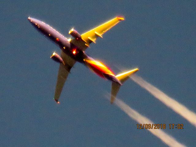 Boeing 737-800 (N8697C)