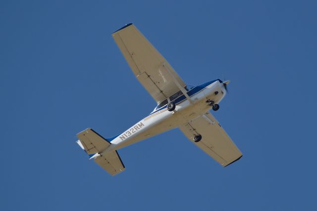 Cessna Skyhawk (N132RM) - Jumping off of 3R at KLUK, Skylane 172 N132RM teaches another one to fly.