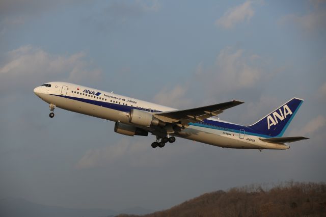 BOEING 767-300 (JA605A) - 18 December 2016:HKD-HND.