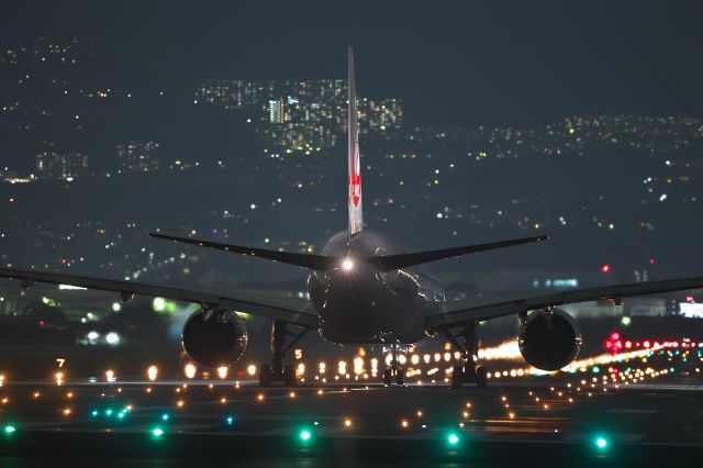 Boeing 777-200 (JA009D)