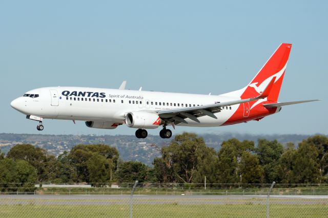 Boeing 737-800 (VH-VXS) - About to put down on runway 05. Wednesday, 21st May 2014.