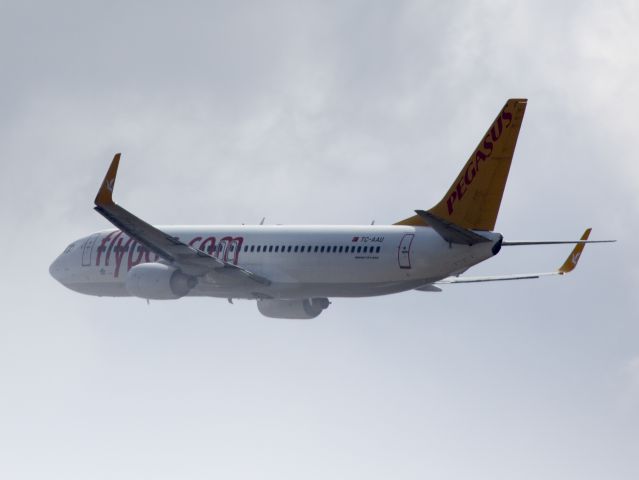 Boeing 737-800 (TC-AAU) - Take off runway 06 at Sabiha Gökçen airport, Istanbul, Turkey | 15 SEP 2014.