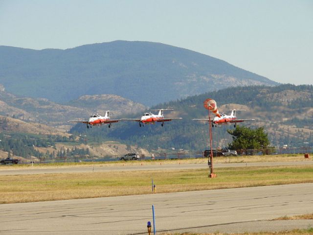 SNOWBIRDS — - PENTICTON REGIONAL AIRPORT CYYF CANADA - CANADIAN FORCES SNOWBIRDS